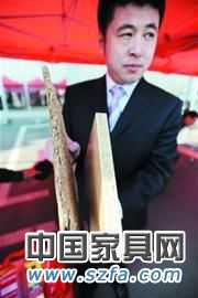 工商質(zhì)檢揭露家具黑幕&nbsp;鋸末摻花生皮號(hào)稱(chēng)實(shí)木(圖)