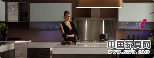 選擇好滑軌的長(zhǎng)度后，請(qǐng)按照?qǐng)D片中的打孔尺寸，對(duì)抽屜進(jìn)行加工，以便安裝滑軌。