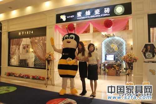 蜜蜂瓷磚剛從“歐洲藝術(shù)文化設(shè)計(jì)之旅”中回歸 蜜蜂瓷磚剛從“歐洲藝術(shù)文化設(shè)計(jì)之旅”中回歸