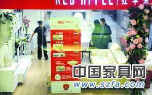 在五一之前，各種形式的打折促銷活動(dòng)就層出不窮，也讓市場的銷售一路飄紅。