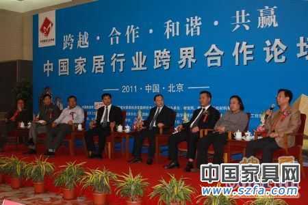 &ldquo;中國(guó)家居行業(yè)跨界合作論壇&rdquo;：資深房地產(chǎn)專家張有卓；中國(guó)建筑裝飾集團(tuán)設(shè)計(jì)研究院總設(shè)計(jì)師張靜；清尚博尼工程設(shè)計(jì)（北京）有限公司總經(jīng)理陳現(xiàn)培；北京何鎮(zhèn)強(qiáng)裝飾有限公司設(shè)計(jì)總監(jiān)何山；廣東鷹牌陶瓷集團(tuán)公司總裁林偉；廣東金意陶陶瓷有限公司董事長(zhǎng)何乾；唐山惠達(dá)陶瓷集團(tuán)總裁助理藺志杰；北京集美家居建材有限公司總裁趙建國(guó)。