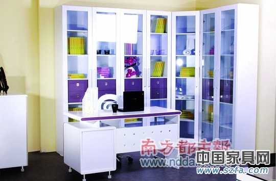 　　家具行業(yè)外觀互抄不是新聞，如今這種現(xiàn)象也出現(xiàn)在網(wǎng)上。