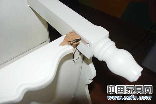 花了近2000元買回的茶幾，運回家卻發(fā)現(xiàn)&ldquo;破了相&rdquo;