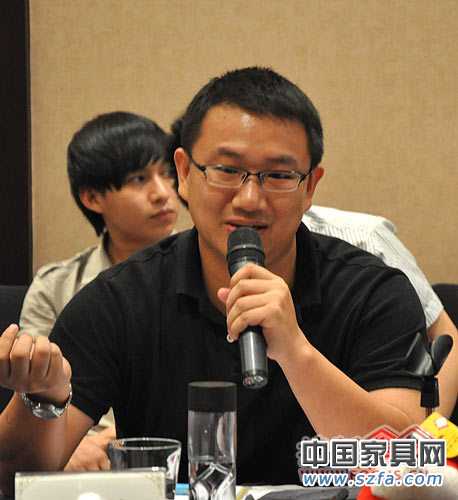 偉安家具營銷中心總經(jīng)理 張炯澍 偉安家具營銷中心總經(jīng)理 張炯澍