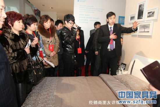 創(chuàng)變2012 掌上明珠家具商務(wù)年會(huì)順利召開 創(chuàng)變2012 掌上明珠家具商務(wù)年會(huì)順利召開