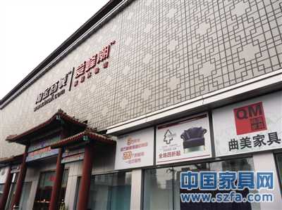 淘寶愛蜂潮四惠店地理位置偏僻，也缺乏商圈效應(yīng)。
