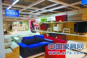 愛蜂巢家居體驗館沙發(fā)展區(qū)。記者 孫戉攝