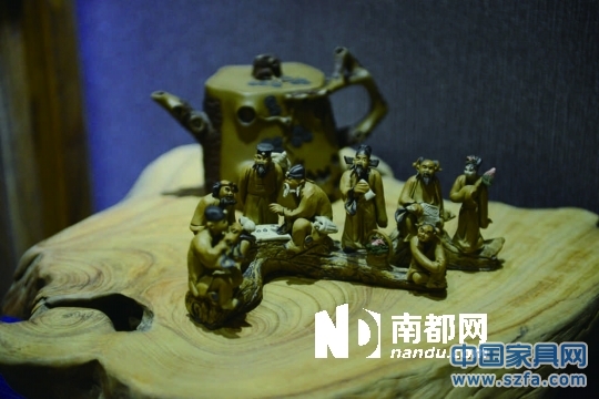 茶桌上的紋路就來自古木本身。