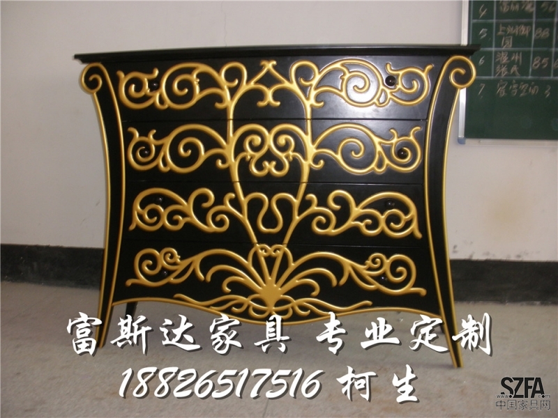 訂制金色線條邊柜富斯達(dá)家具專(zhuān)業(yè)訂制邊幾、茶幾、角幾、邊柜、端柜等