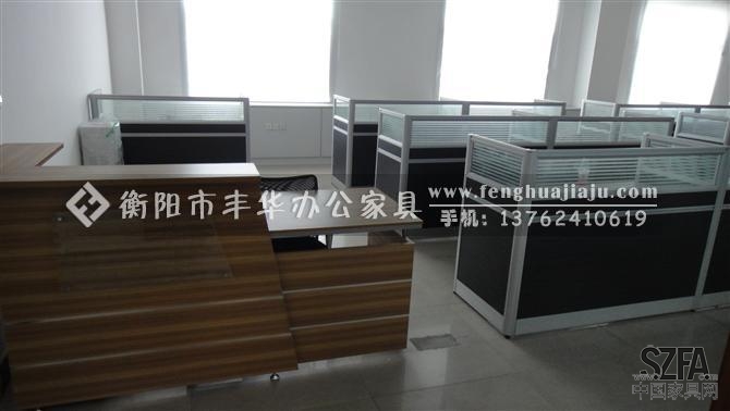 衡陽市豐華辦公家具，專業(yè)做各類辦公屏風(fēng)，辦公屏風(fēng)組合