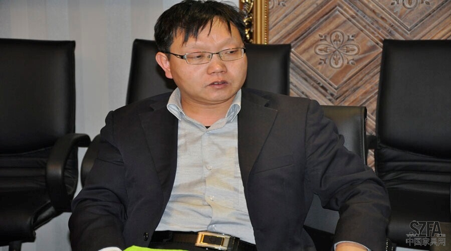 中國木材與木制品流通協(xié)會(huì)地板委員會(huì)副秘書長胡會(huì)軍