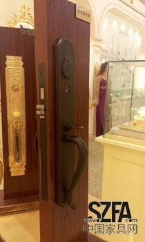 2015建博會(huì):奧珀銅質(zhì)家居指紋鎖填補(bǔ)市場空白