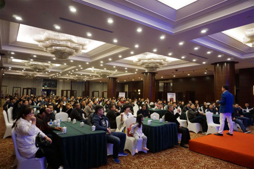 東北區(qū)域的二百余位重要賓客親臨招商、培訓(xùn)會(huì)現(xiàn)場