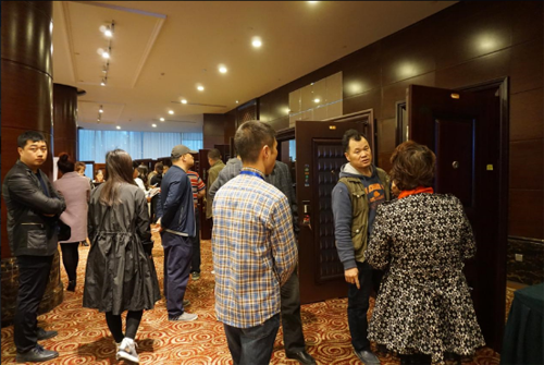 新品體驗(yàn)區(qū)，讓每位嘉賓零距離體驗(yàn)金大新品防盜門的過硬品質(zhì)