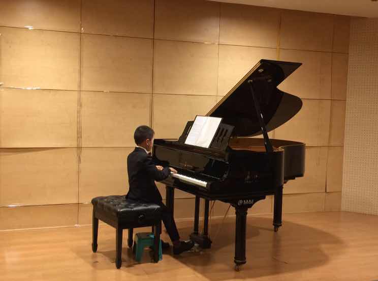 可以讓孩子自學(xué)鋼琴嗎？