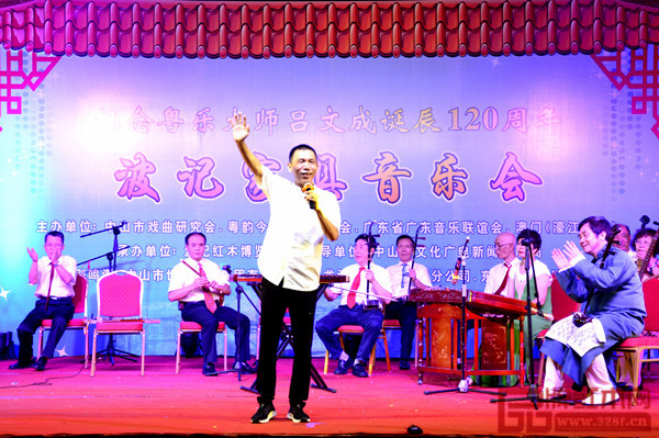 波記家具音樂會現(xiàn)場人聲鼎沸，熱鬧非凡