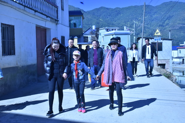  東成文宋&ldquo;暖冬&rdquo;愛心公益團為貧困家庭帶去溫暖與關(guān)愛