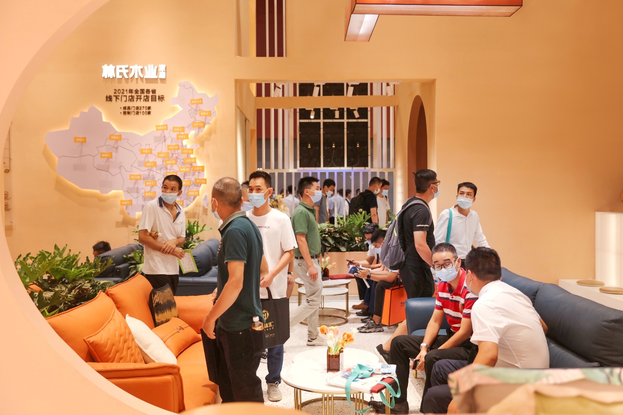 P:\06 品牌部\01 品牌戰(zhàn)略部\08-品牌公關(guān)\2021年\月度公關(guān)內(nèi)容\7月\稿件5 林氏木業(yè)首秀中國建博會，綜合新業(yè)態(tài)熱浪來襲\配圖\d3b6760ed1d1c759ce6951ed696d9a06_.jpg