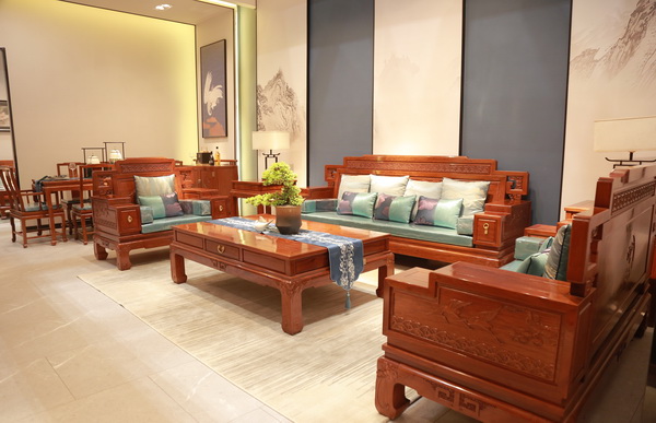 美聯(lián)紅木匠心打造的大果紫檀新作，東方韻味十足